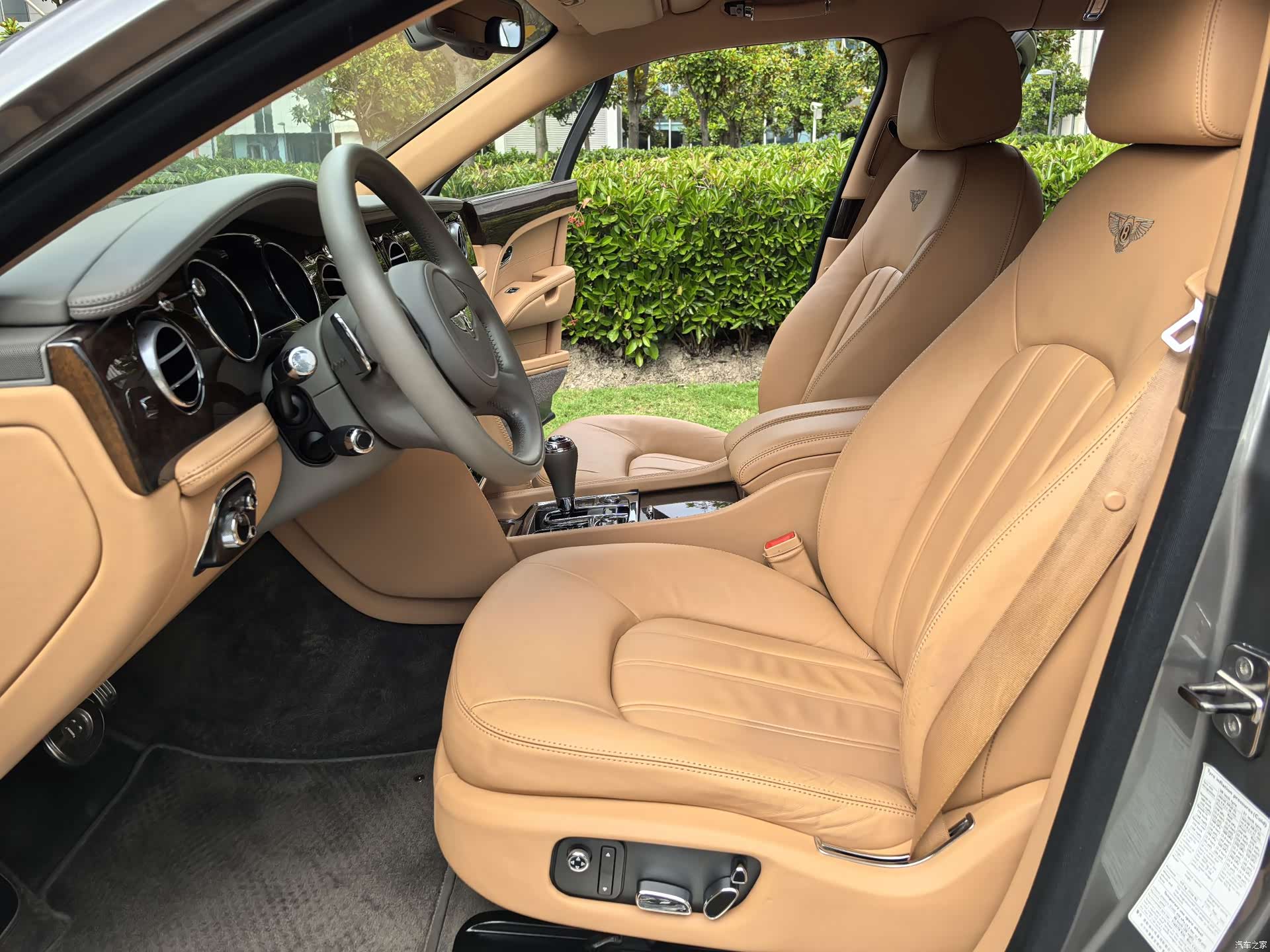 Bentley Mulsanne, 2015 9