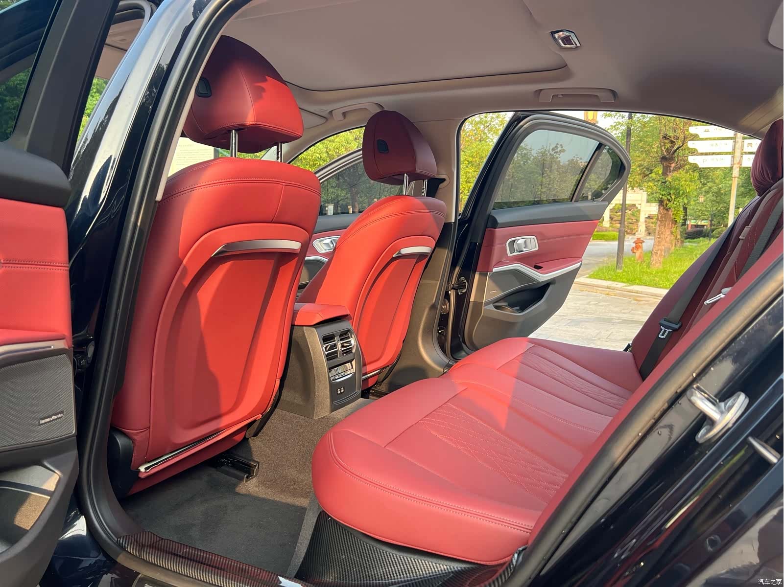 BMW 3 Series, 2023 все фото