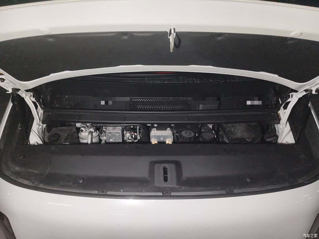 Li Auto MEGA, 2025 16