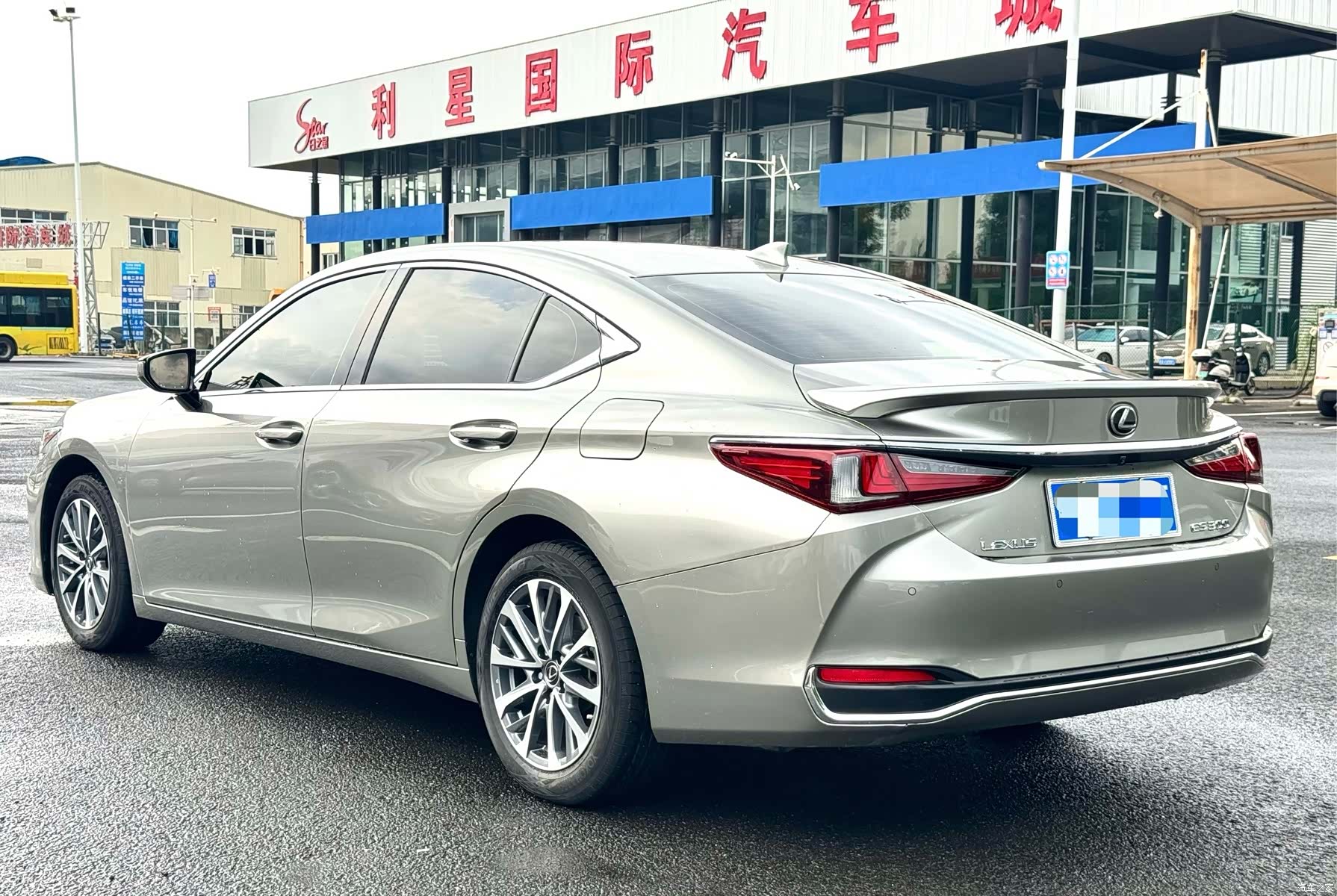 Lexus ES, 2023 4