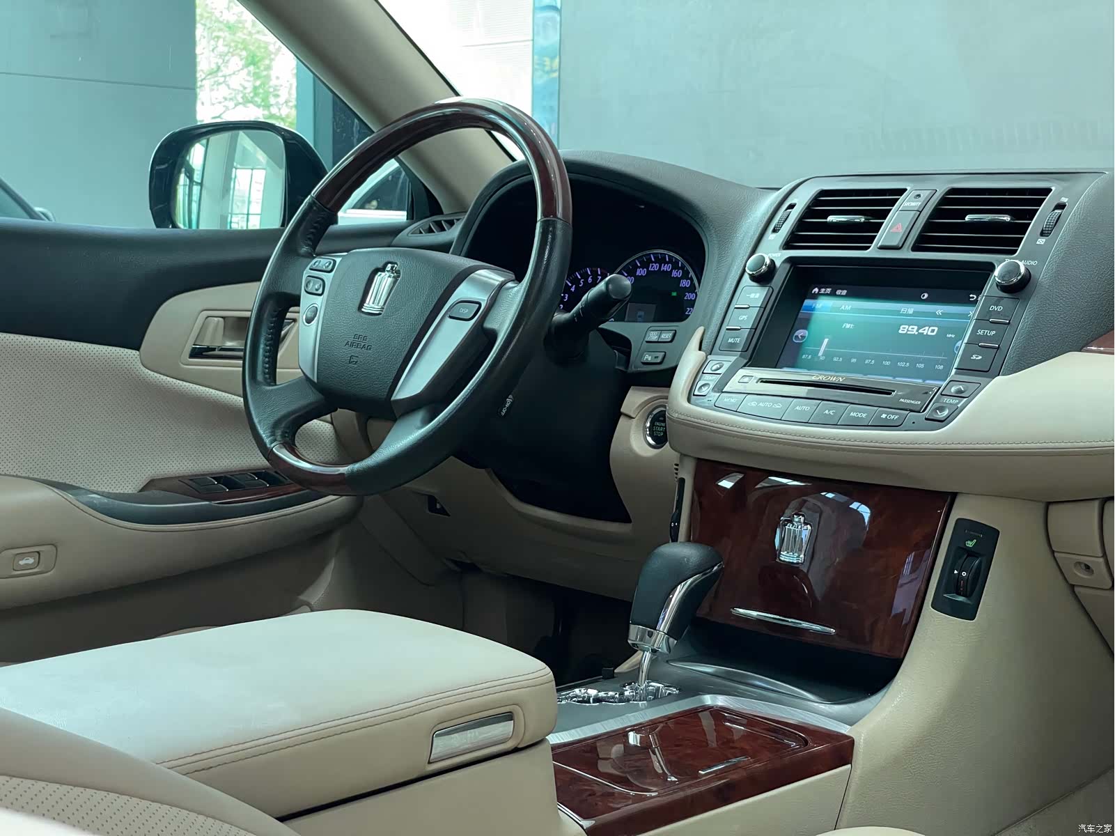 Toyota Crown, 2015 10