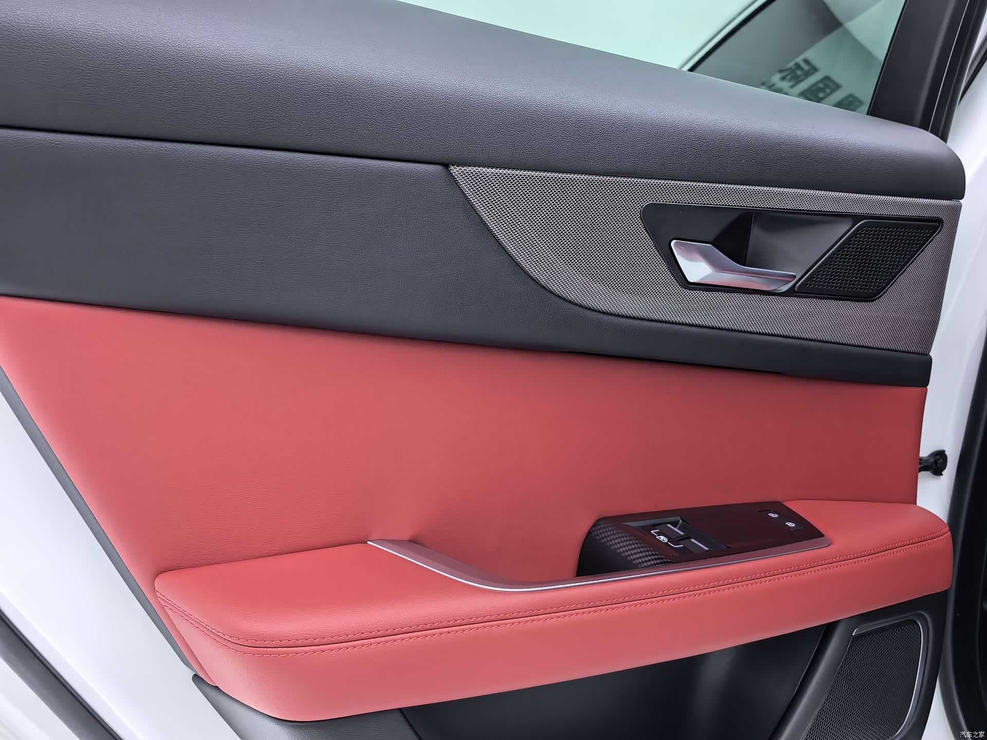 Land Rover XEL, 2022 14