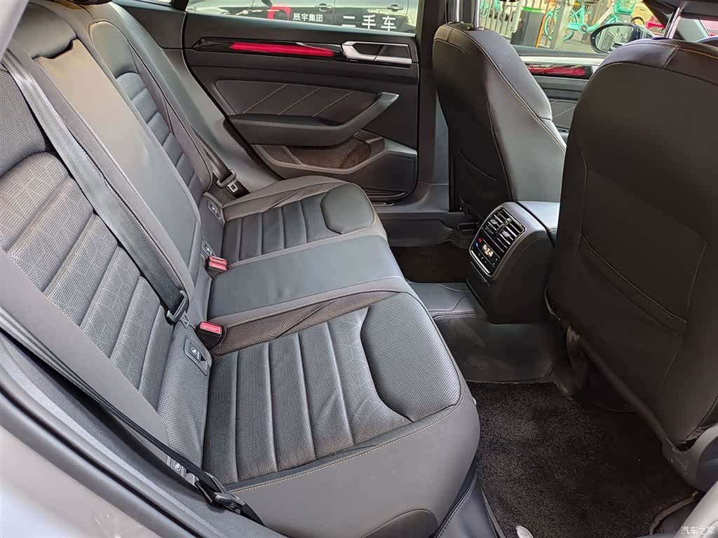Volkswagen CC, 2025 11