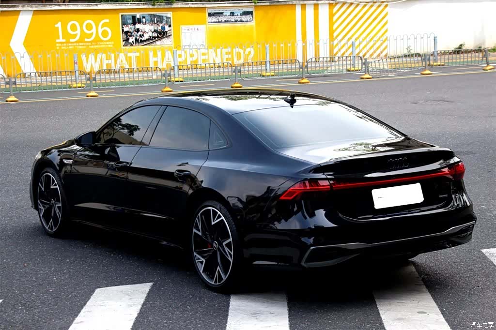 Audi A7L, 2024 14