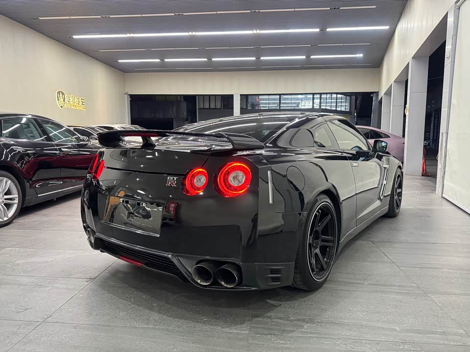 Nissan GT-R