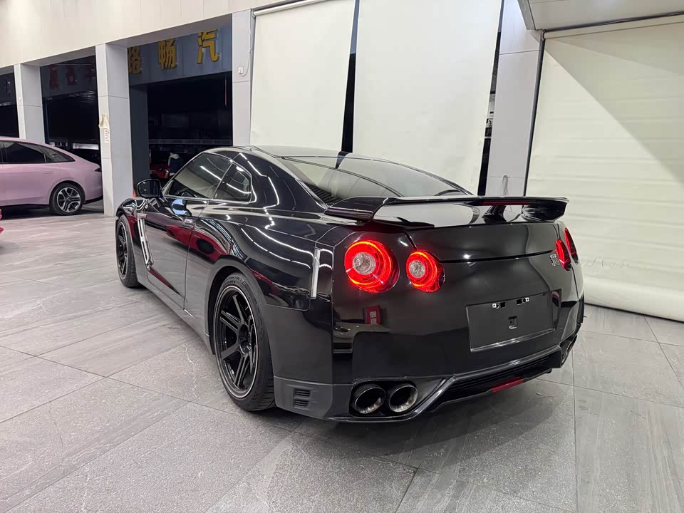 Nissan GT-R