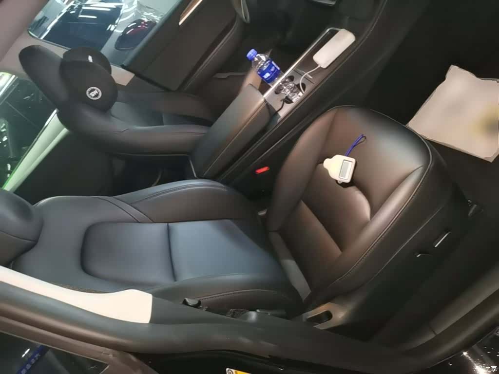 Tesla Model Y, 2023 25