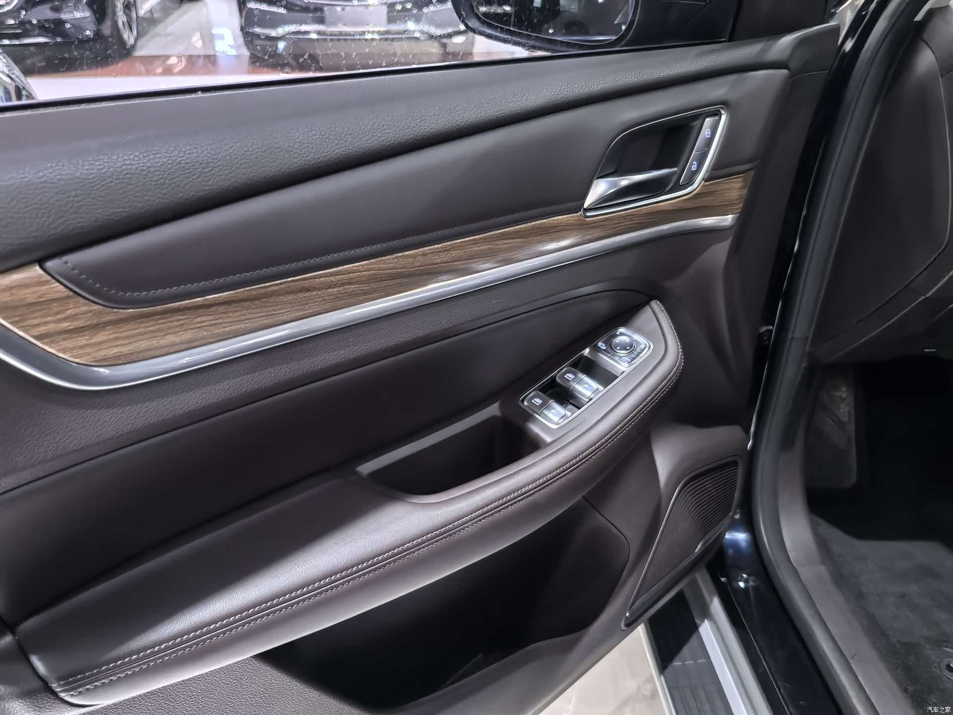 Roewe RX8, 2018 13