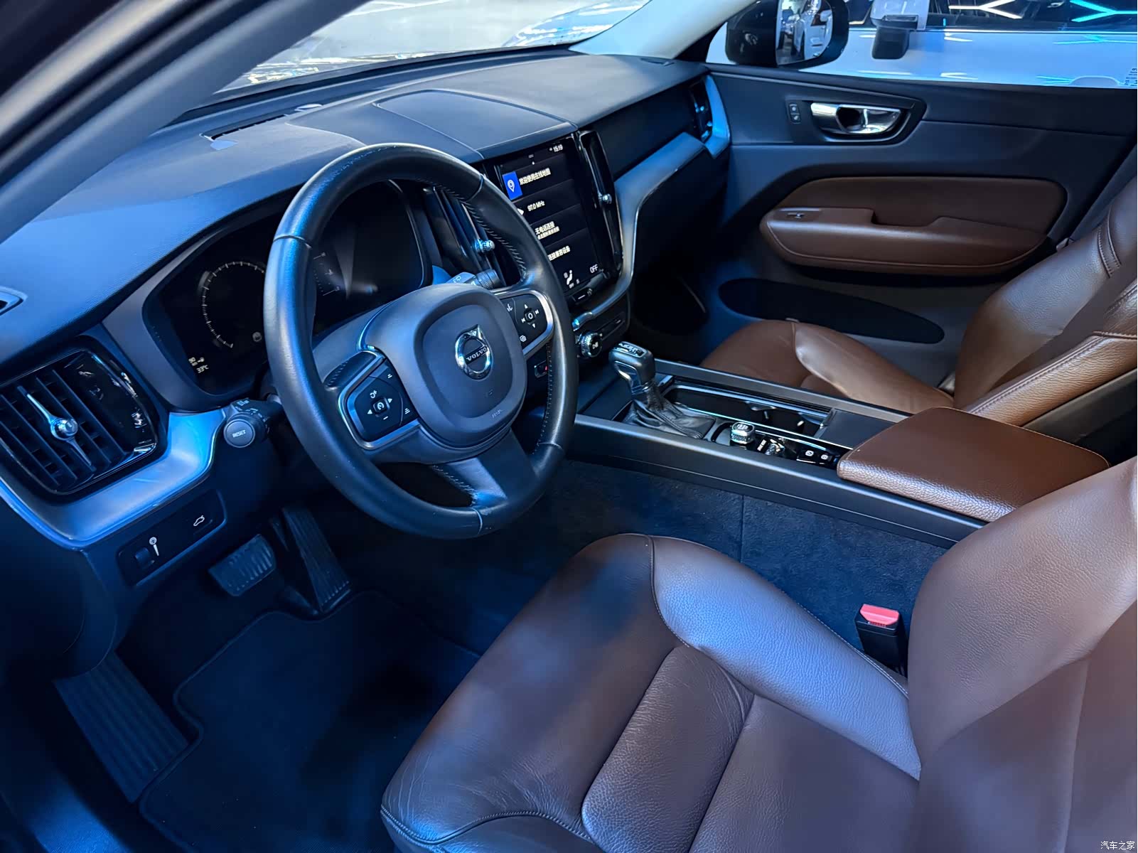 Volvo XC60, 2020 все фото