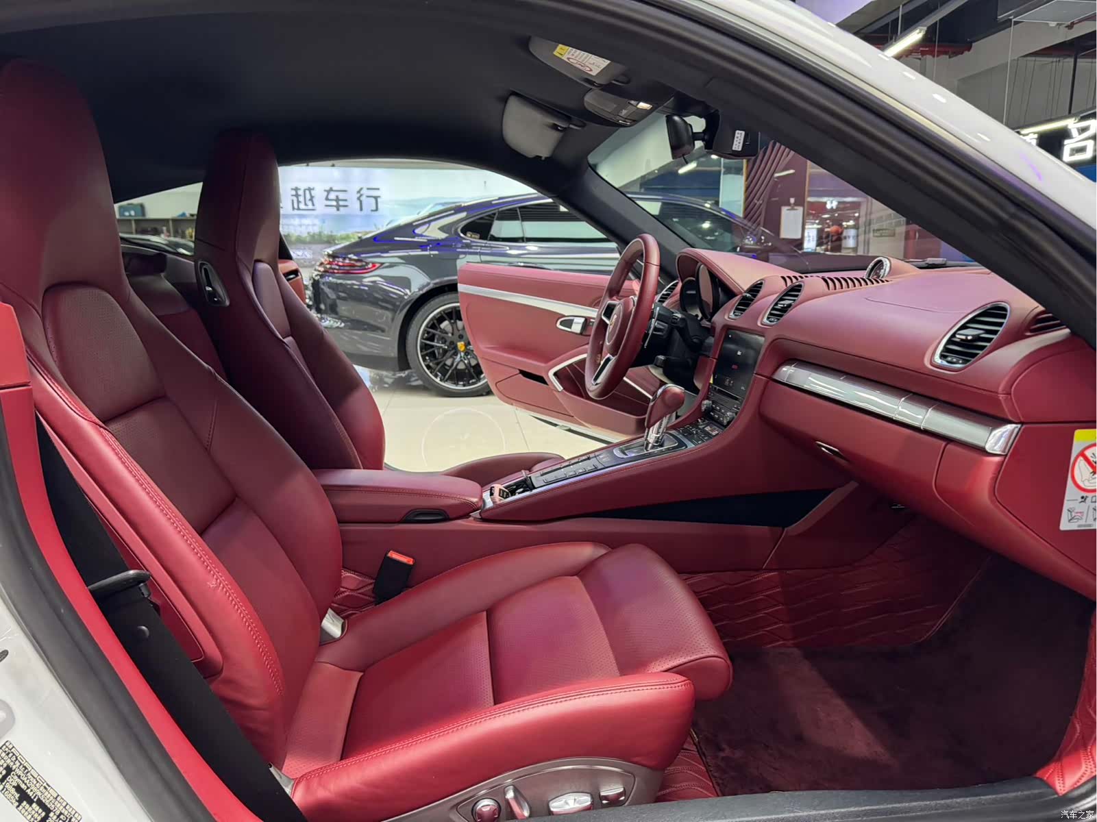Porsche Cayman, 2019 11