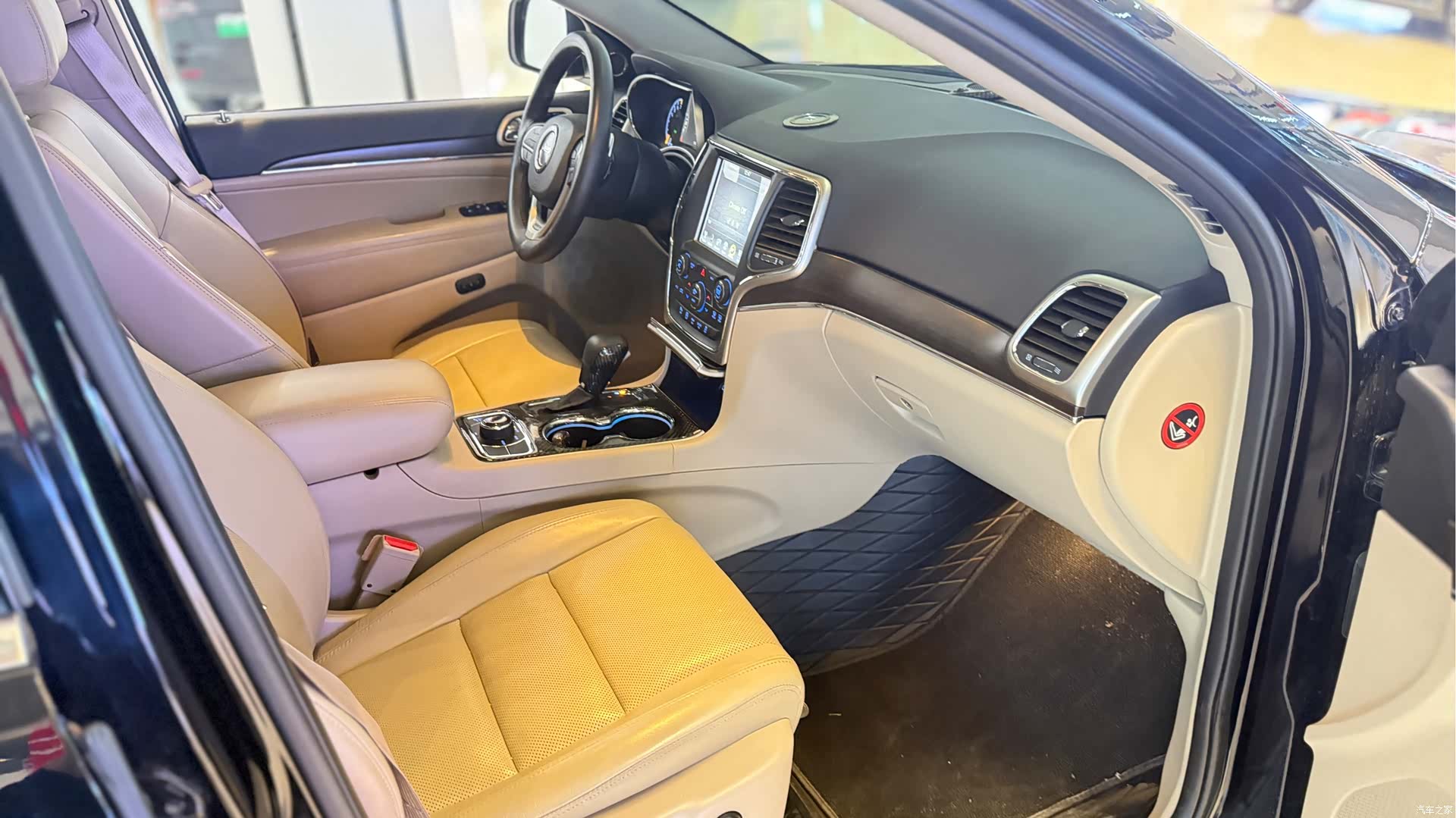 Jeep Grand Cherokee, 2019 все фото