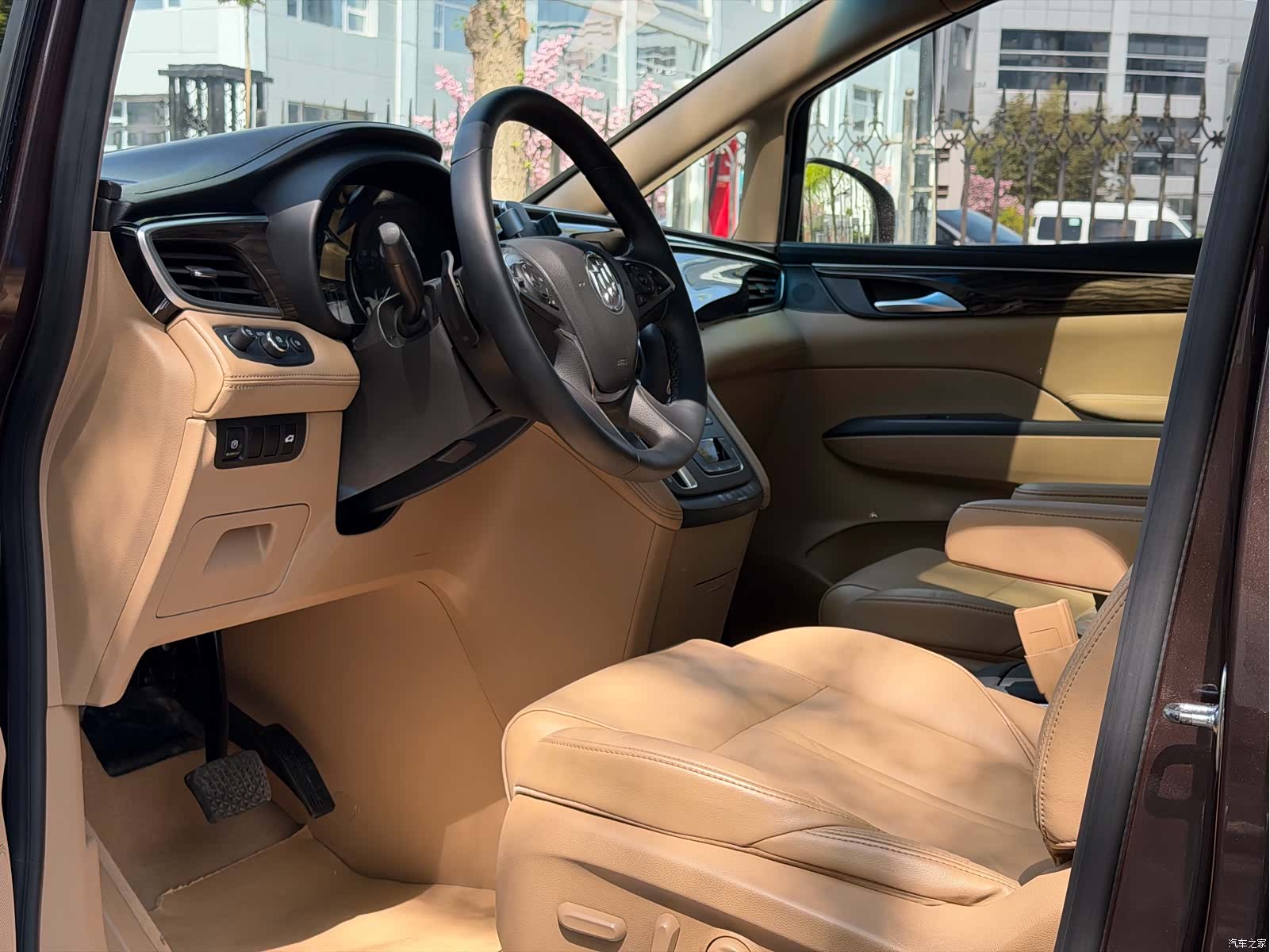 Buick GL8, 2017 все фото