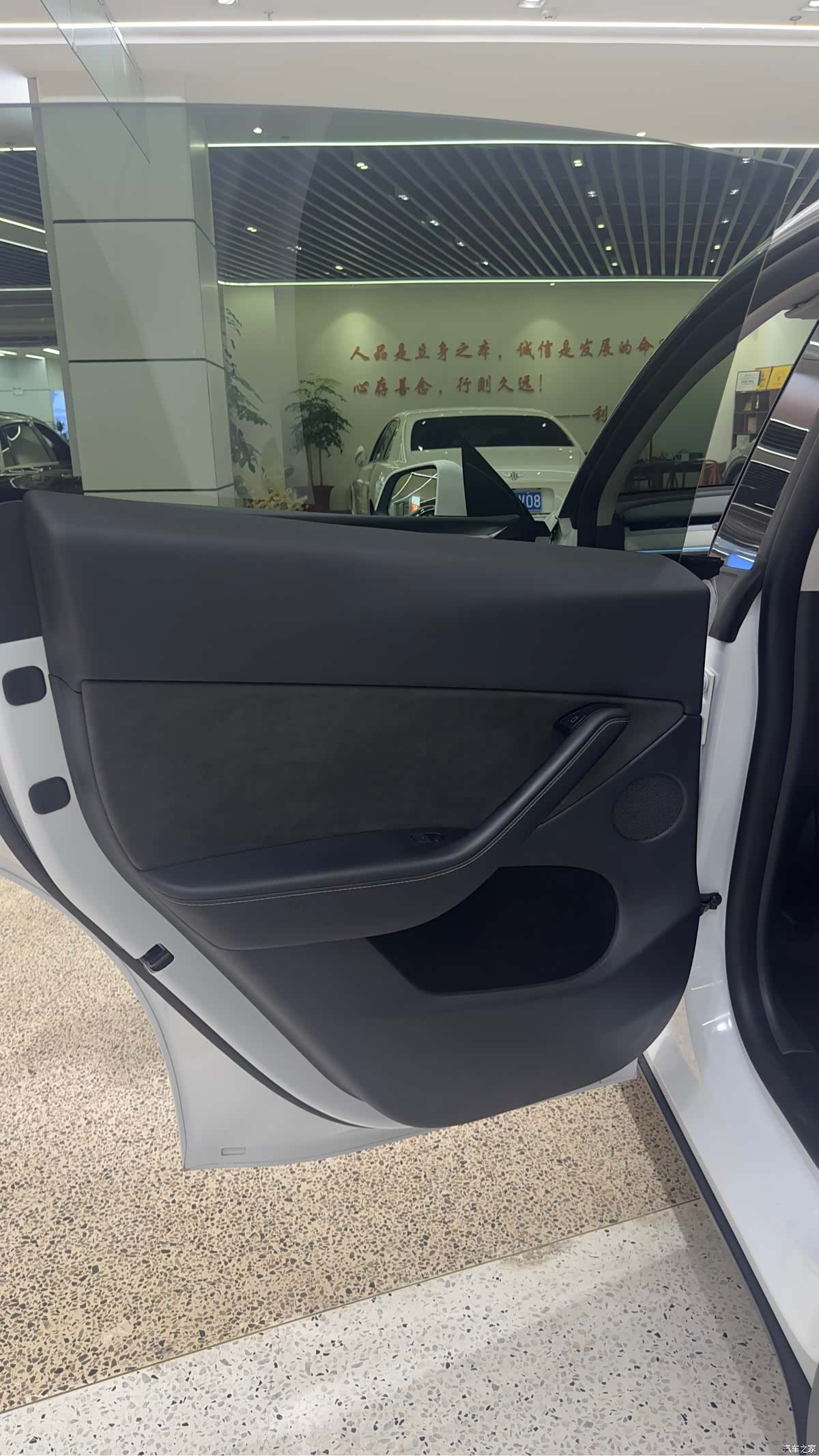 Tesla Model Y, 2024 13