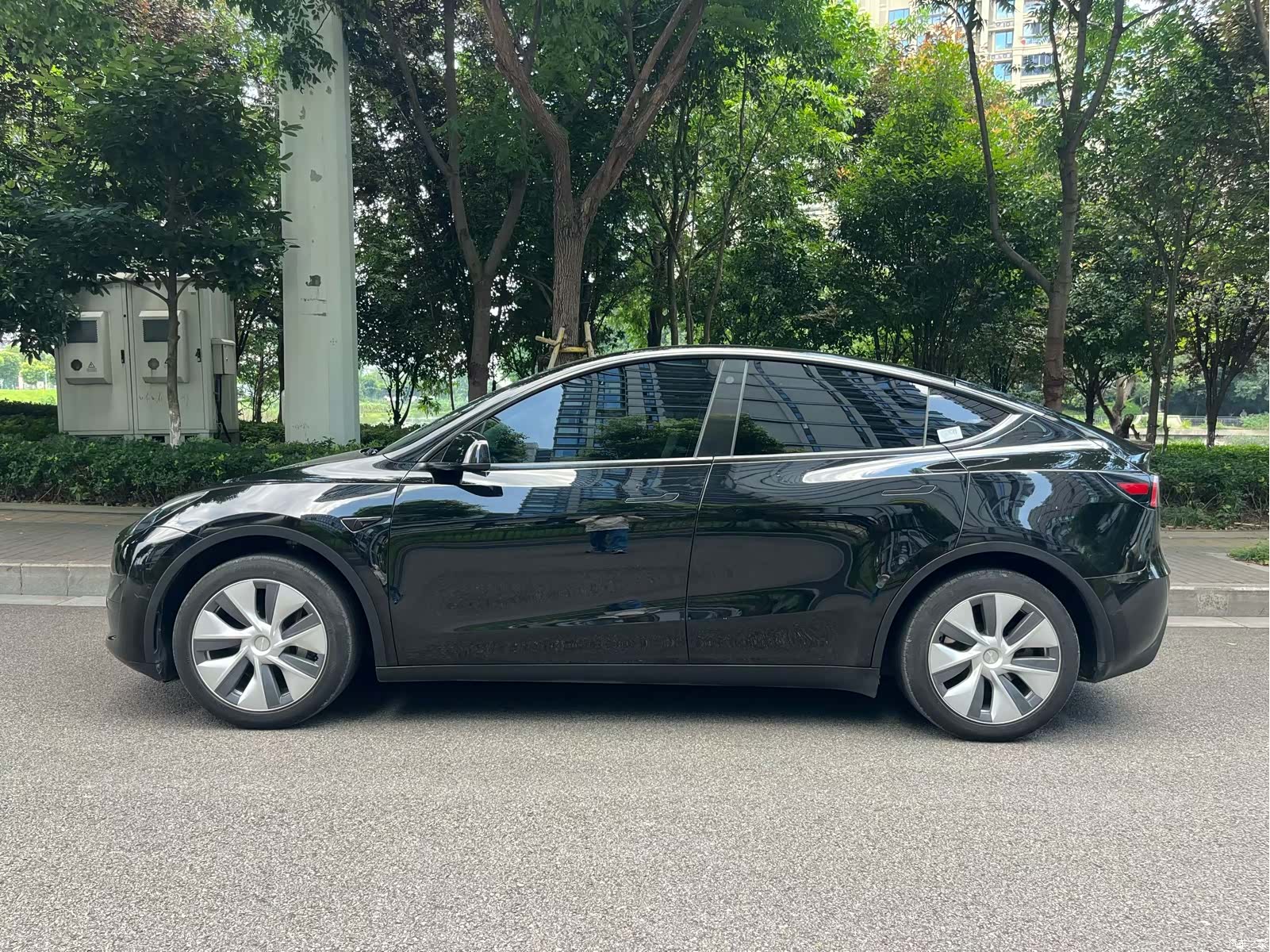 Tesla Model Y, 2023 4