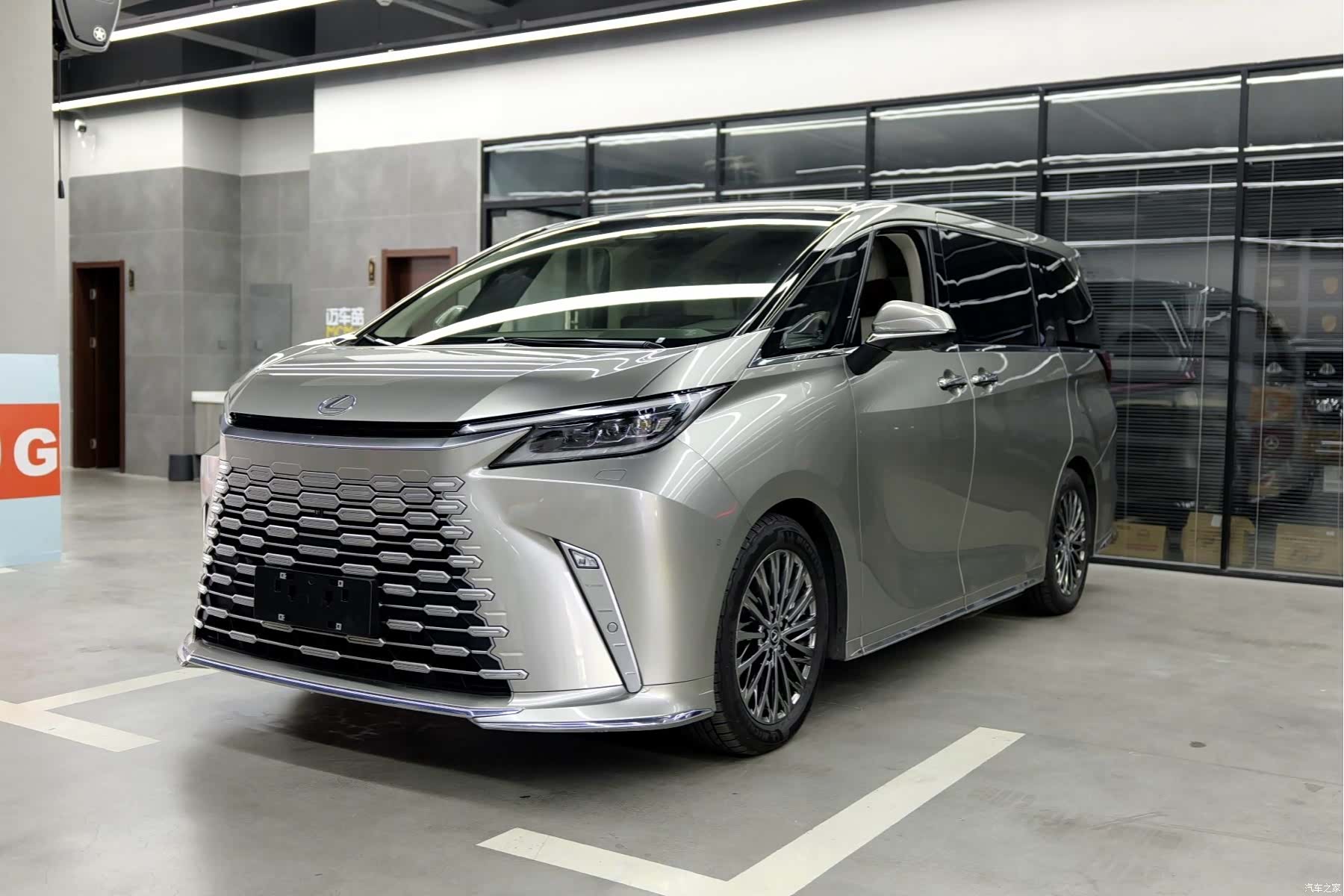 Lexus LM