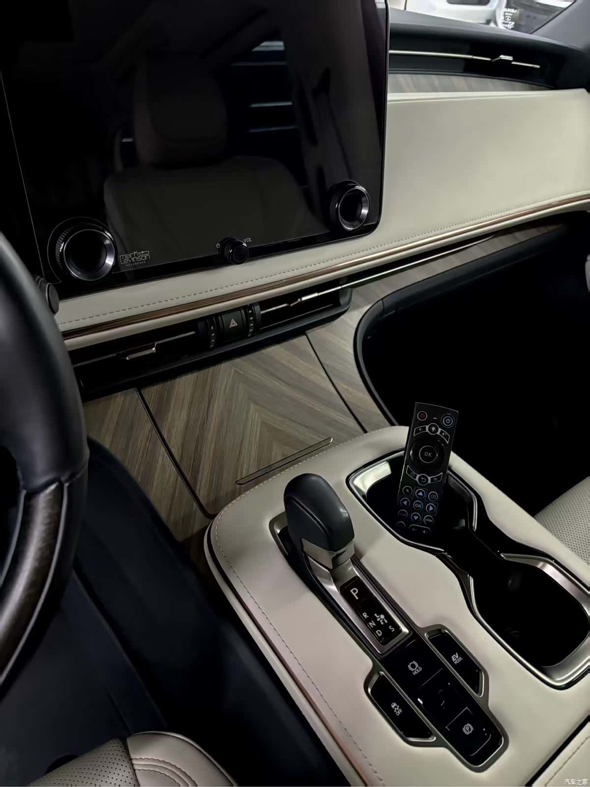 Lexus LM, 2023 6