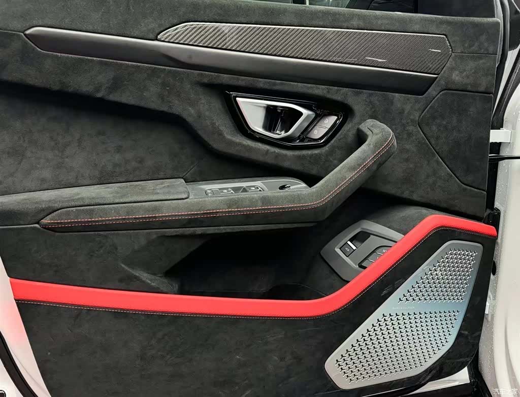 Lamborghini Urus, 2023 6