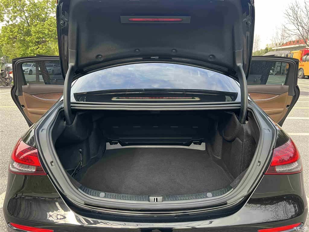Mercedes-Benz E-Class, 2022 29