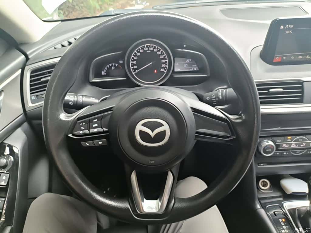 Mazda Mazda3, 2017 11