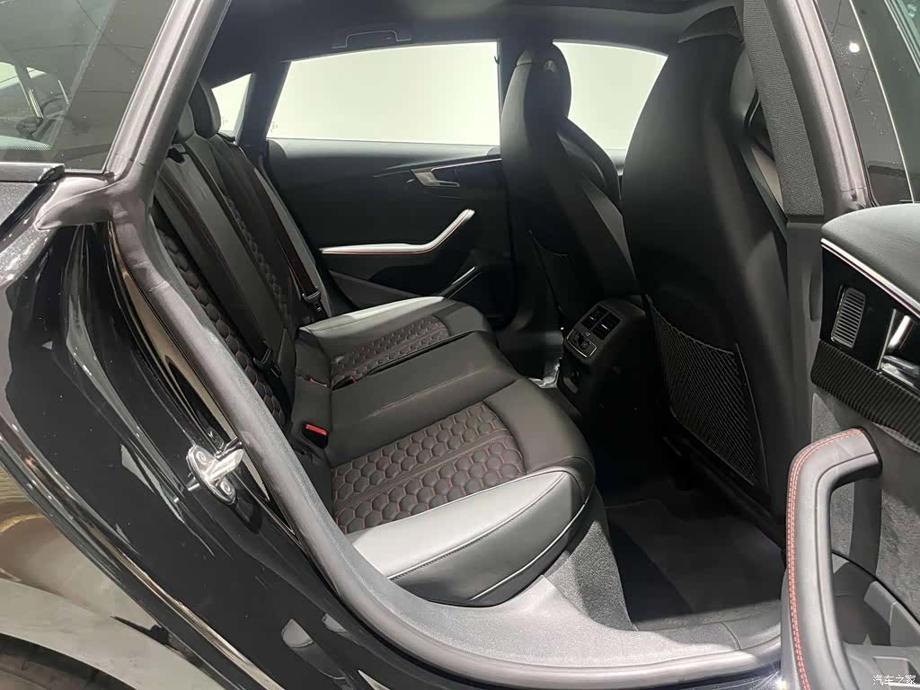 Audi RS, 2026 7