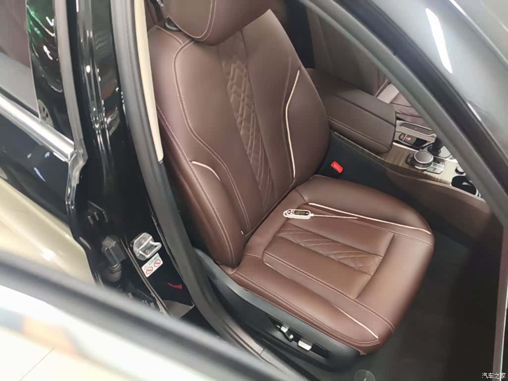 BMW 5 Series, 2019 25