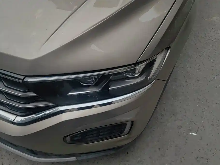 Volkswagen T-ROC exploring Songs