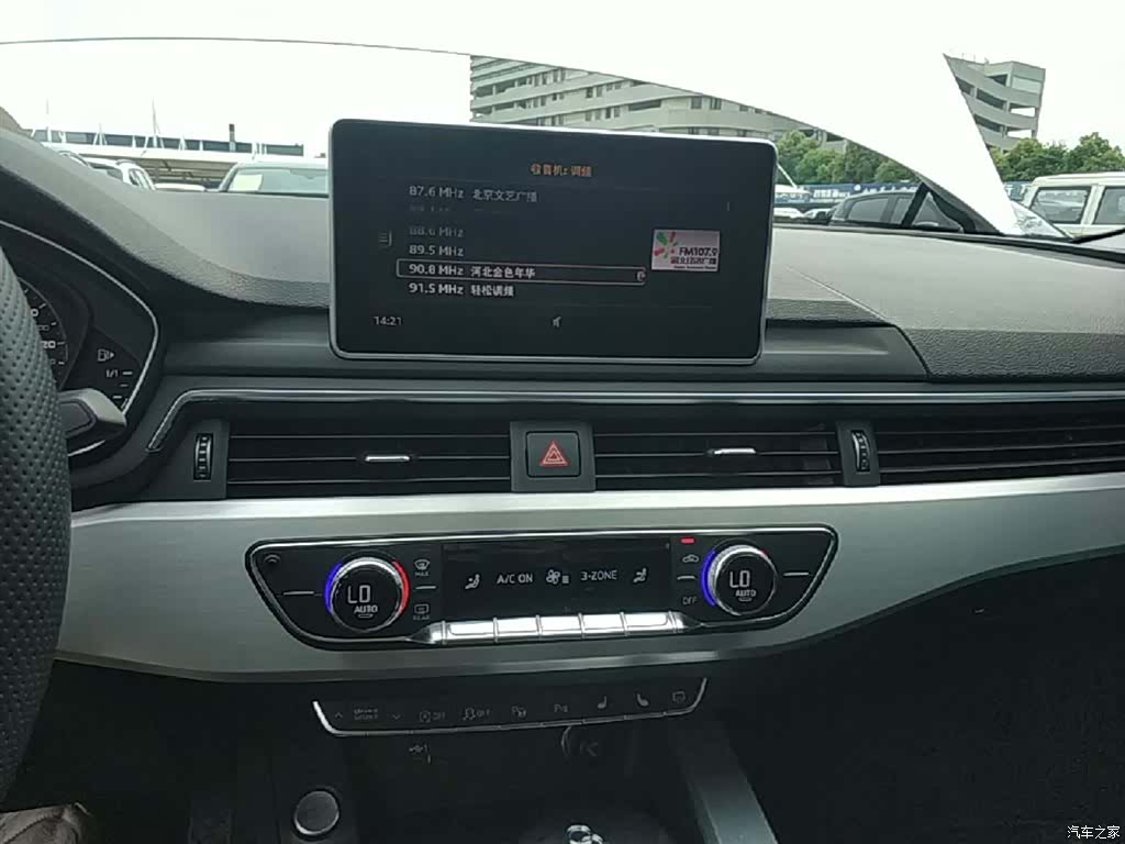 Audi A4L, 2020 все фото