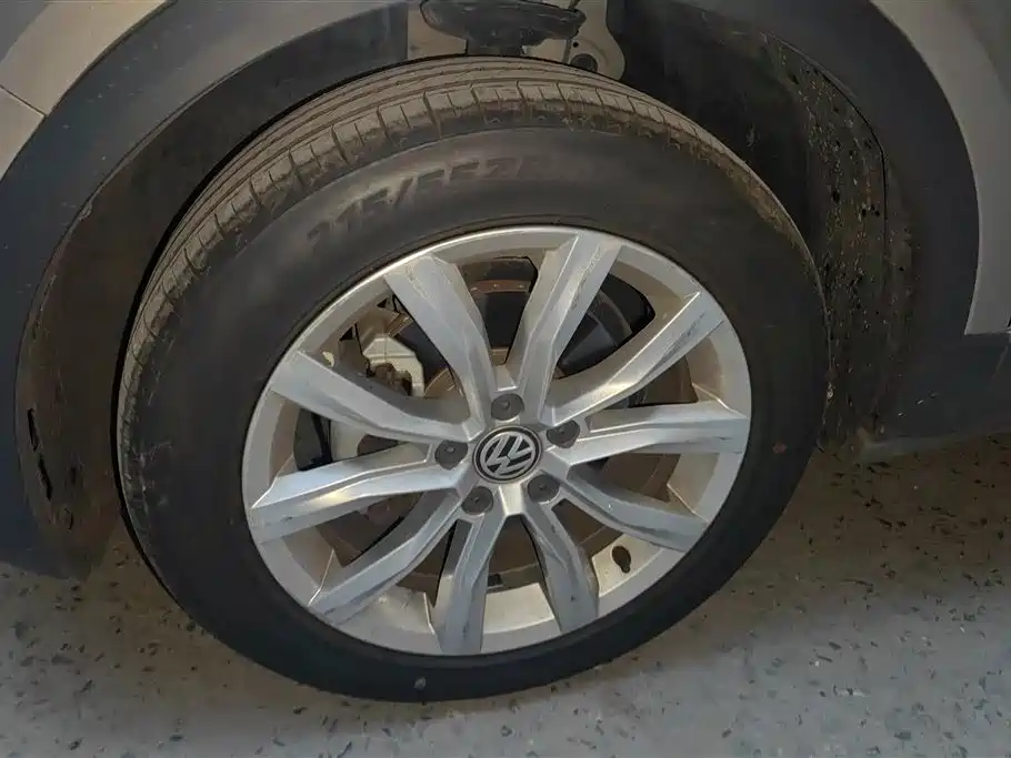 Volkswagen T-ROC exploring Songs