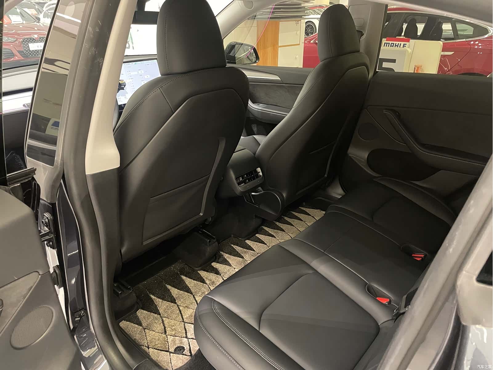 Tesla Model Y, 2024 11