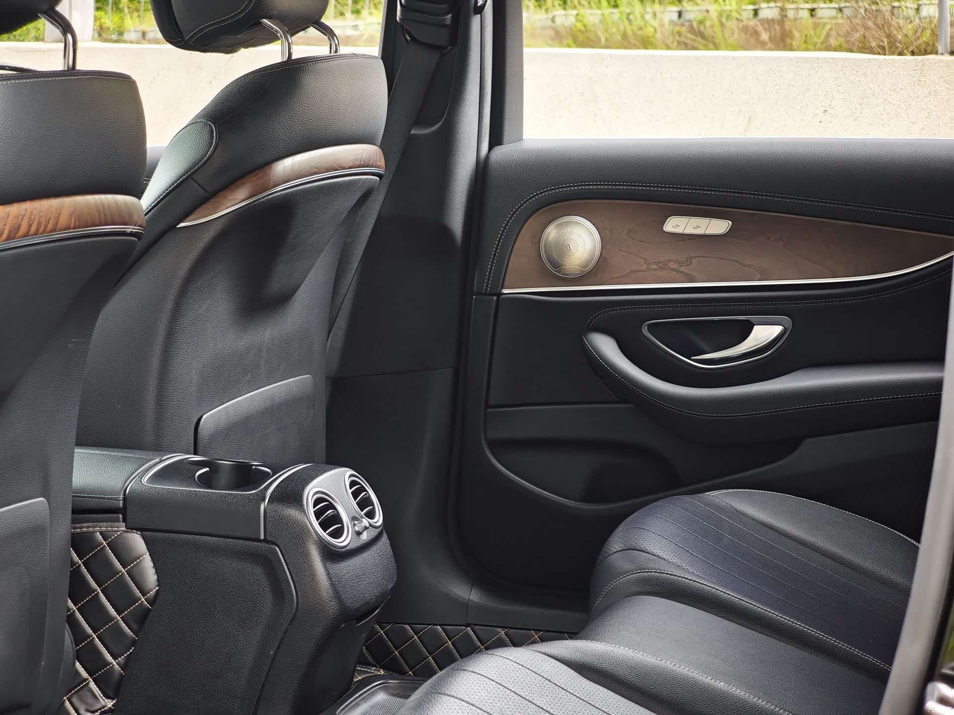 Mercedes-Benz E-Class, 2019 12