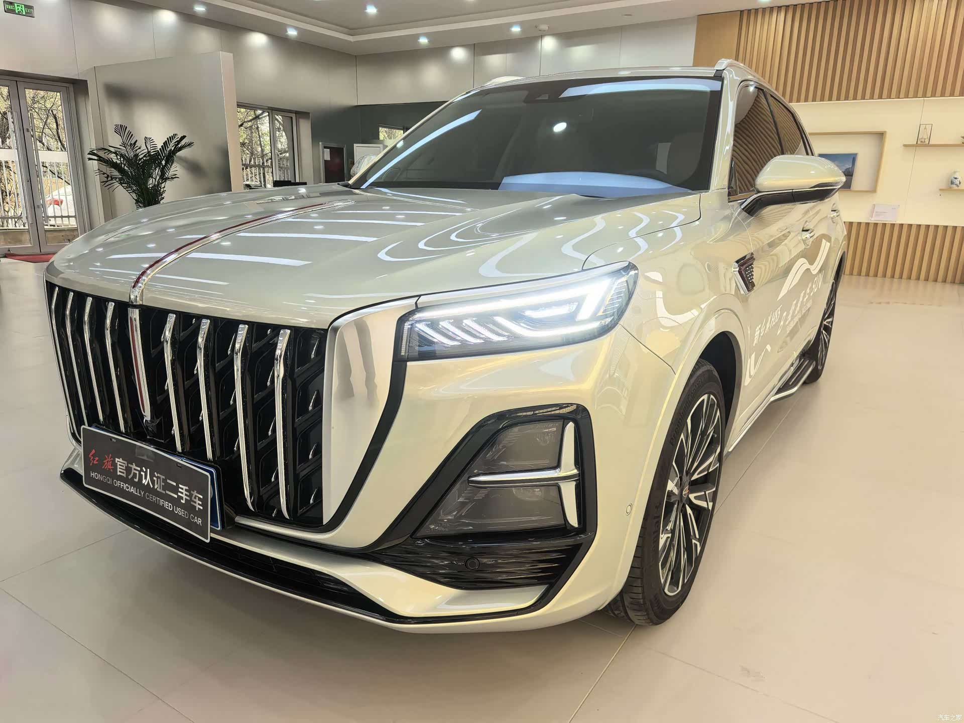 Hongqi HS5, 2023 1