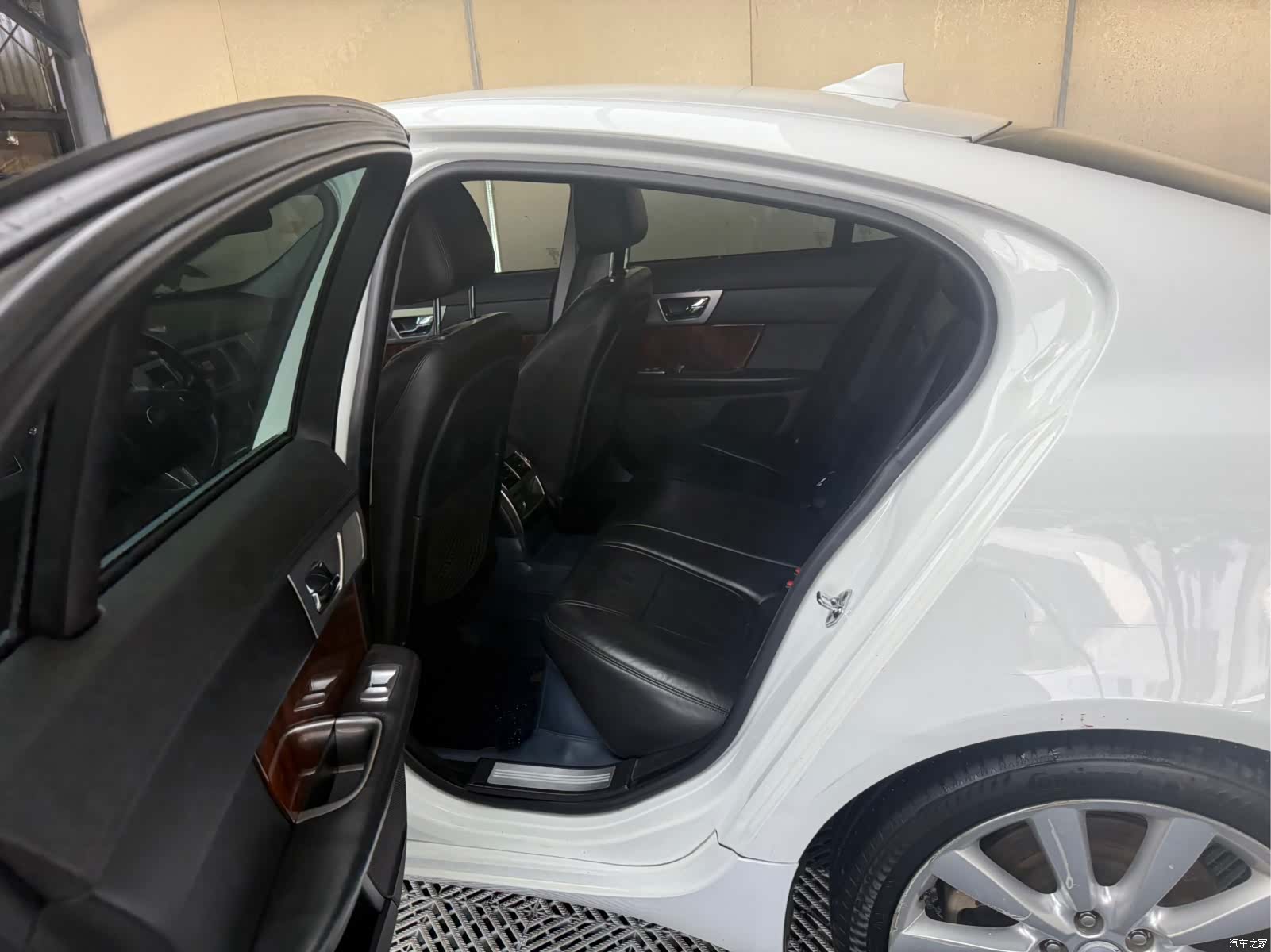 Jaguar XF, 2016 6
