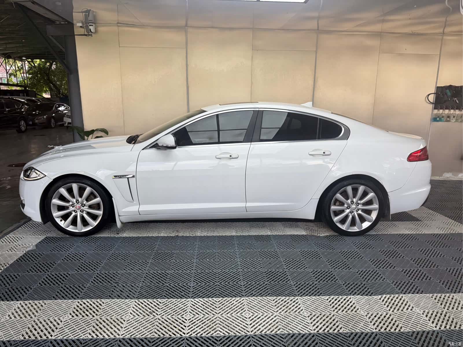 Jaguar XF, 2016 14