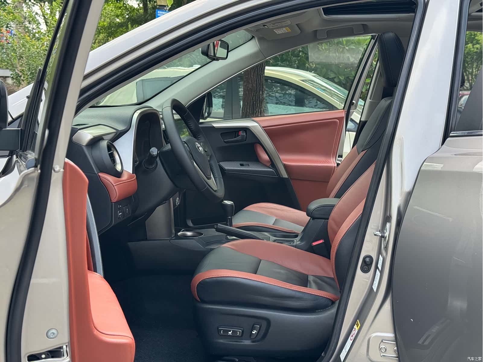 Toyota RAV4, 2014 все фото