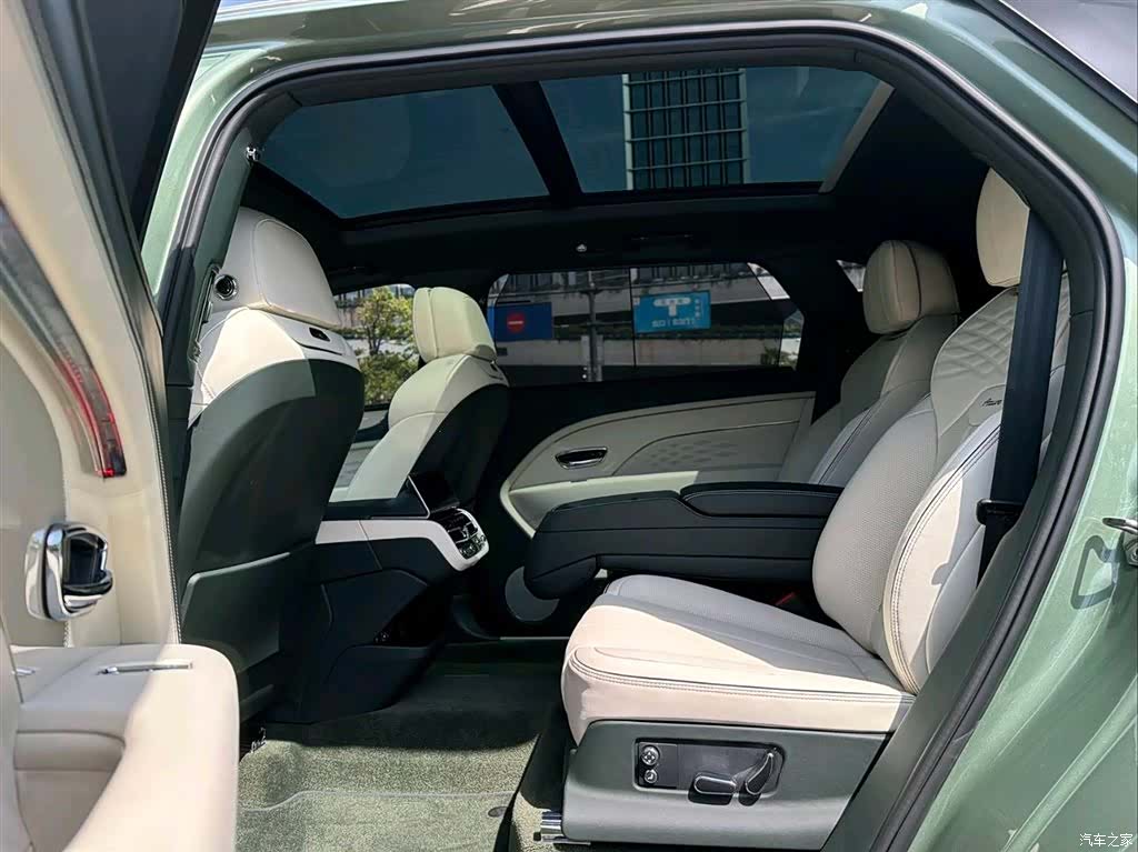 Bentley Bentayga, 2023 2