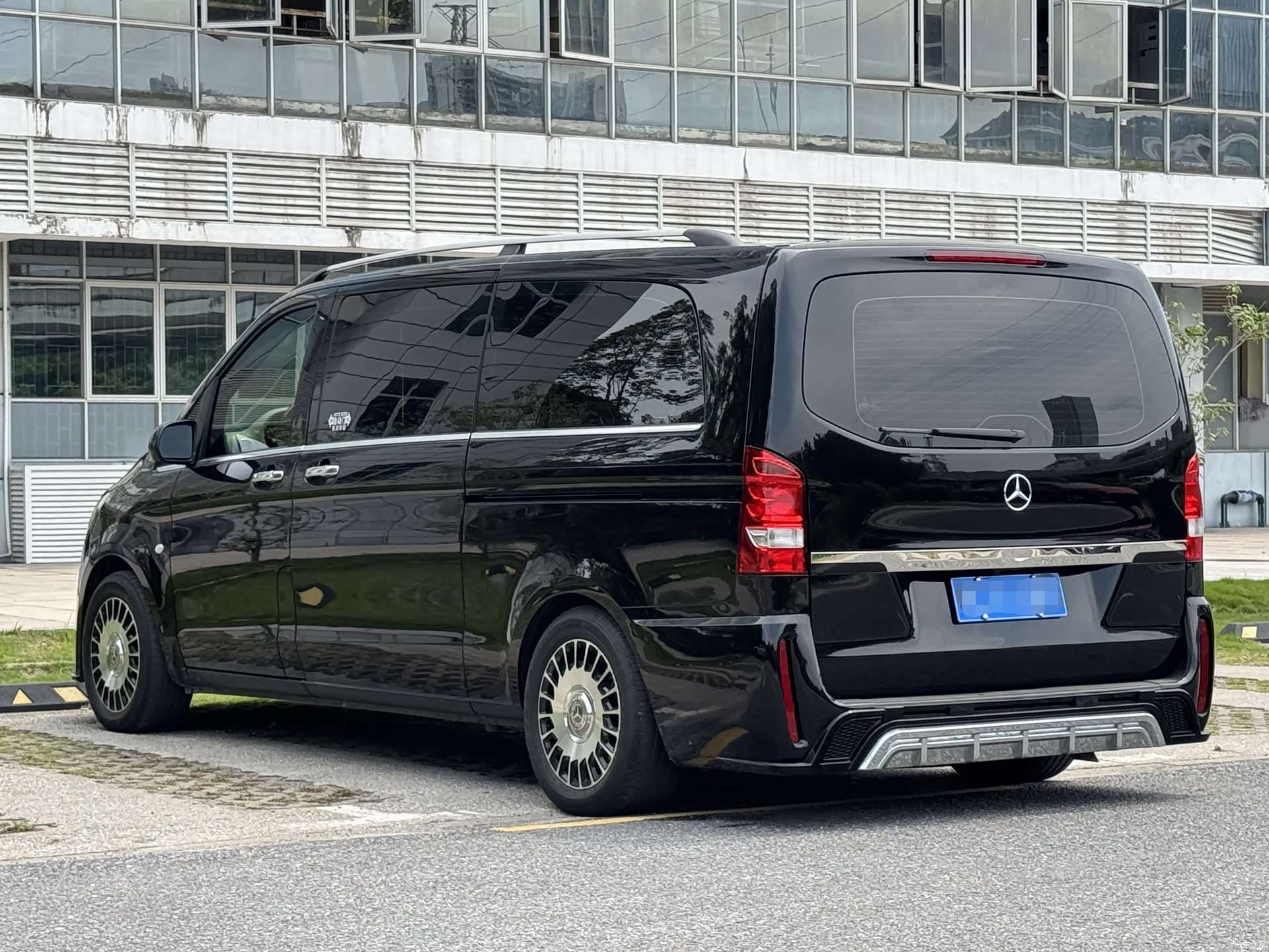 Mercedes-Benz 7, 2021 18