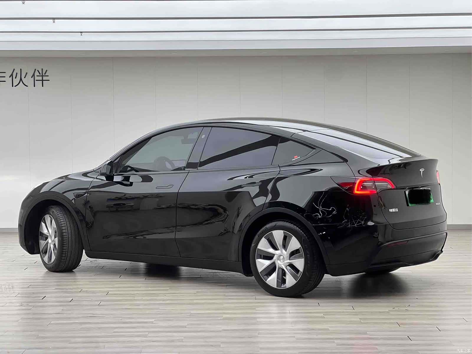 Tesla Model Y, 2023 4