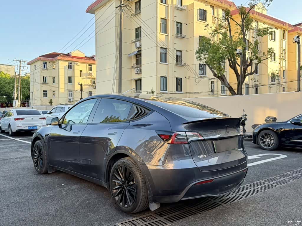 Tesla Model Y, 2022 18