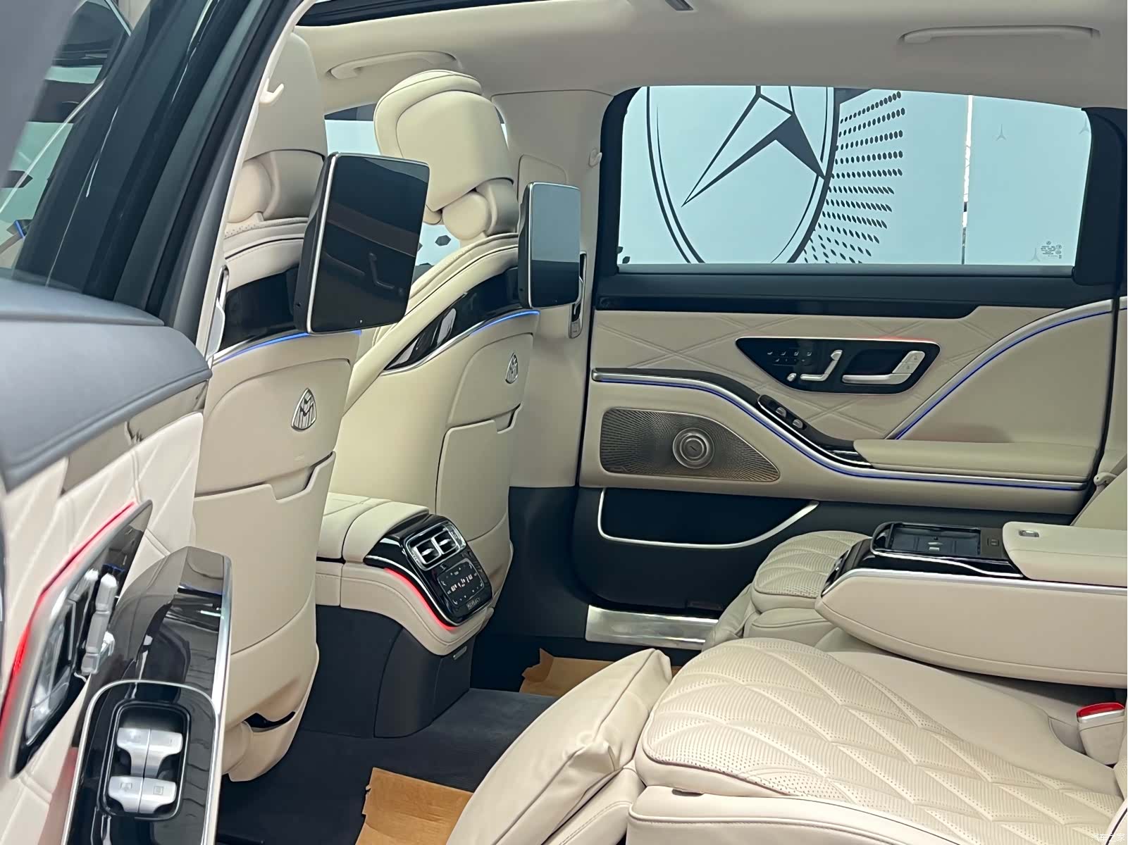Maybach S-Class, 2023 10