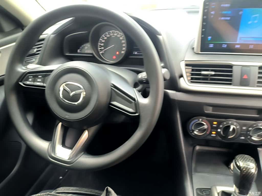 Mazda Mazda3, 2018 10