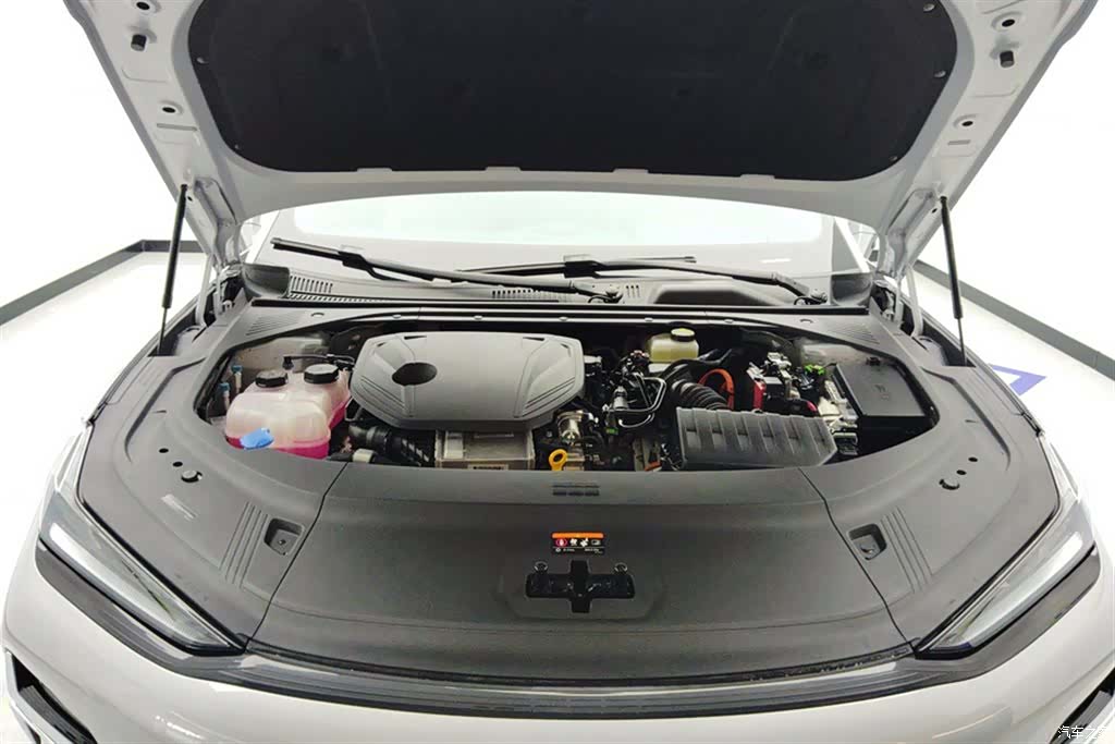 Geely 8, 2025 10