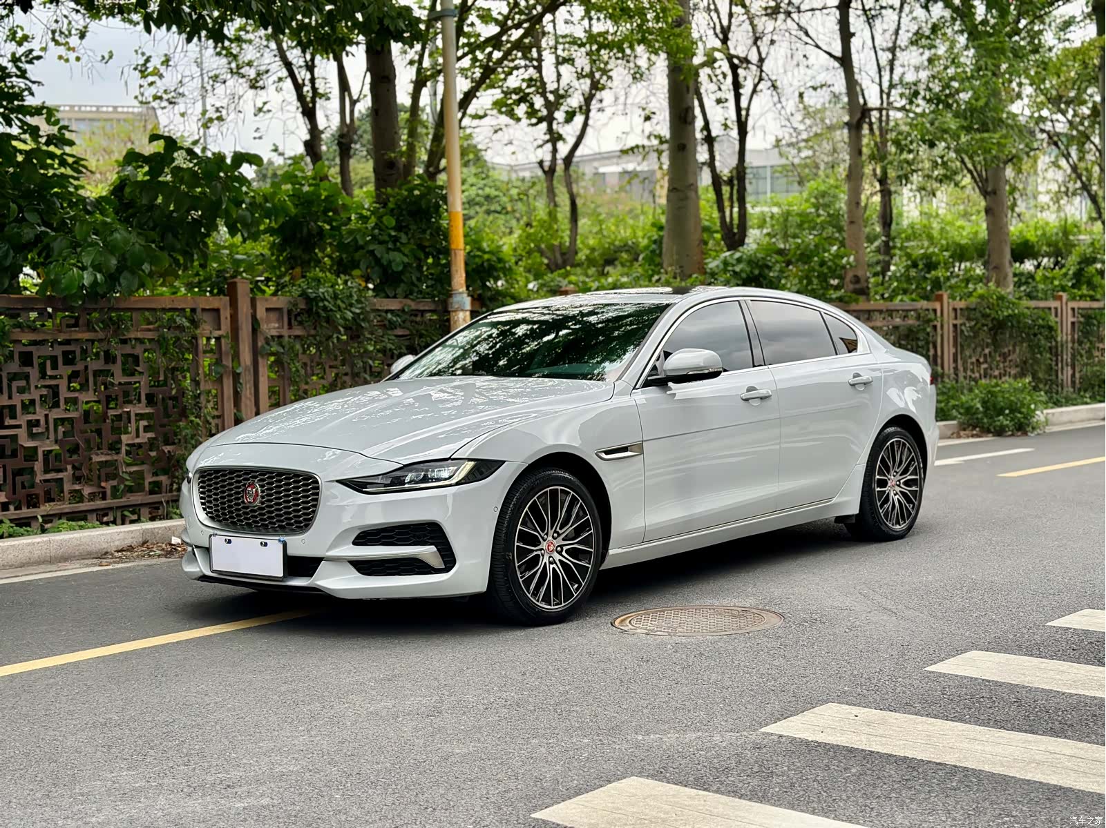 Land Rover XEL, 2020 1