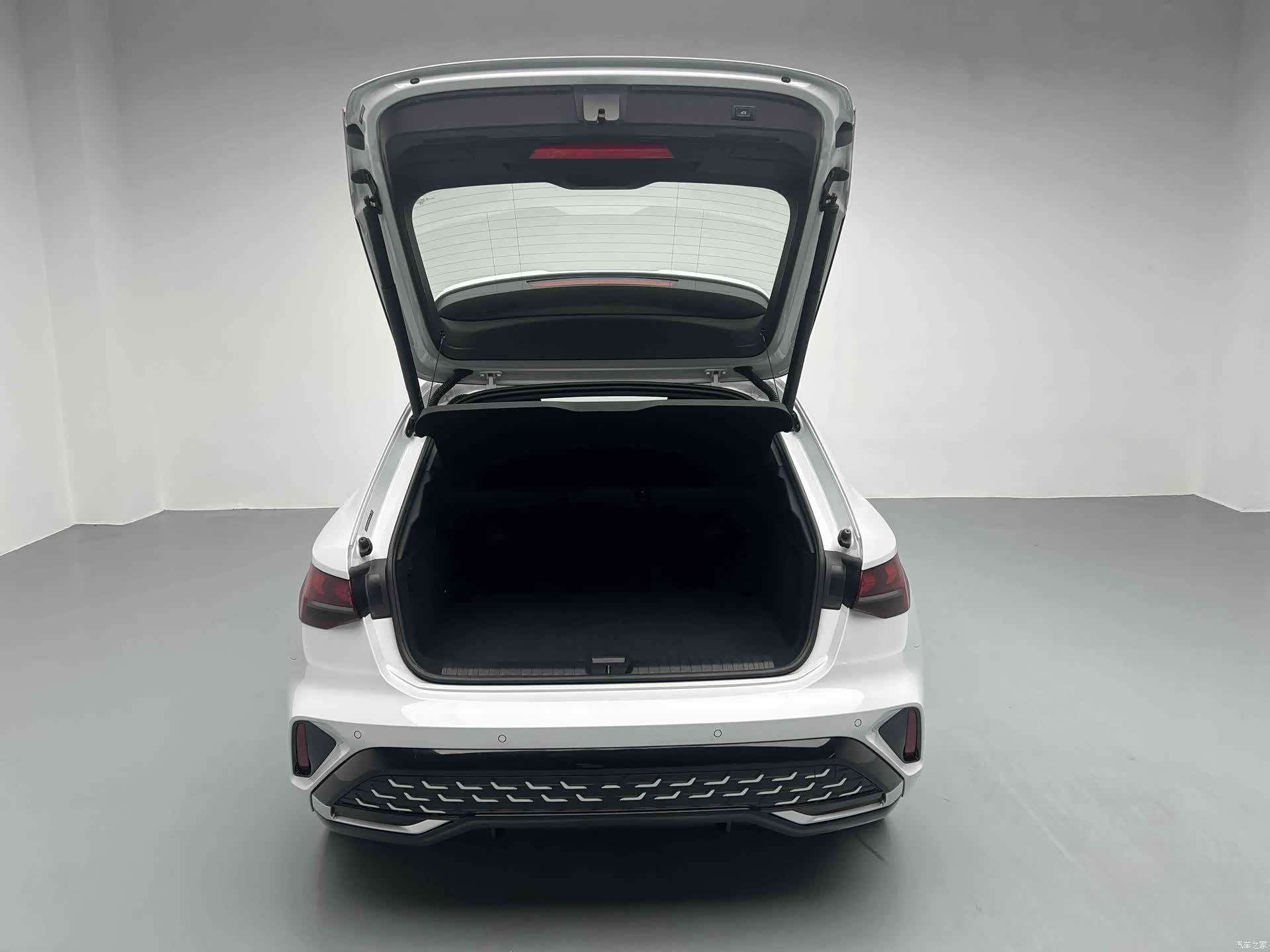 Audi Flying Spur, 2025 12