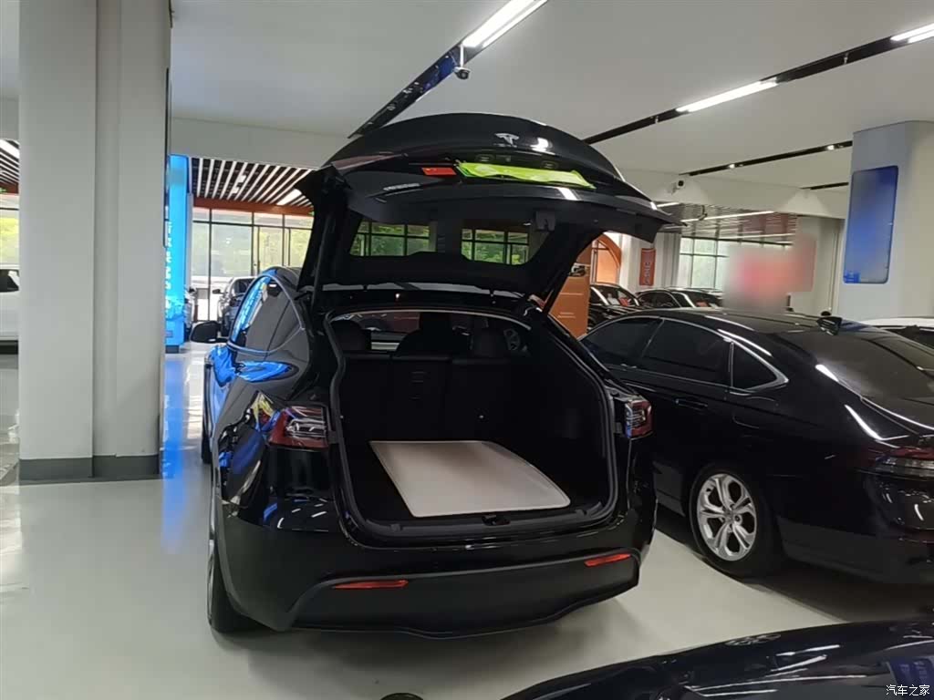 Tesla Model Y, 2022 19