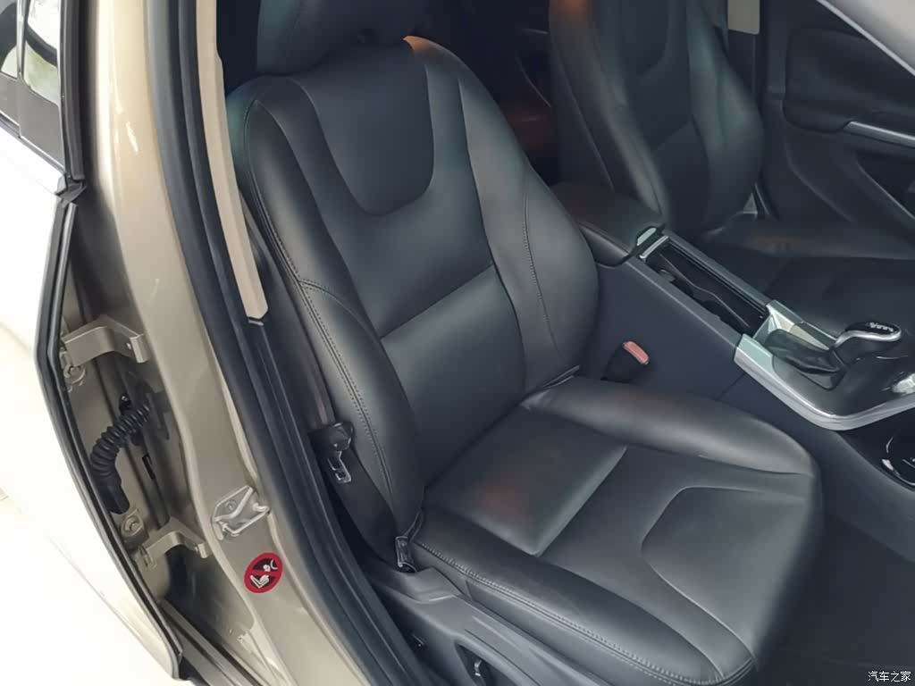 Volvo V60, 2015 25