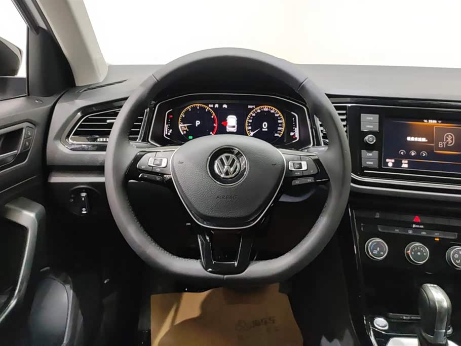 Volkswagen T-ROC exploring Songs