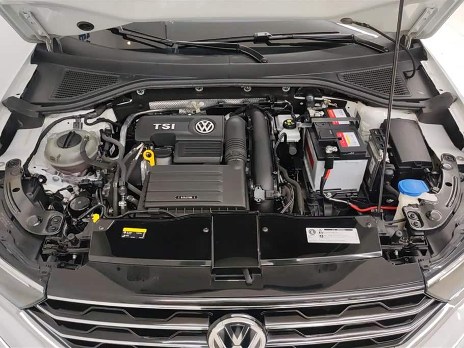 Volkswagen T-ROC exploring Songs