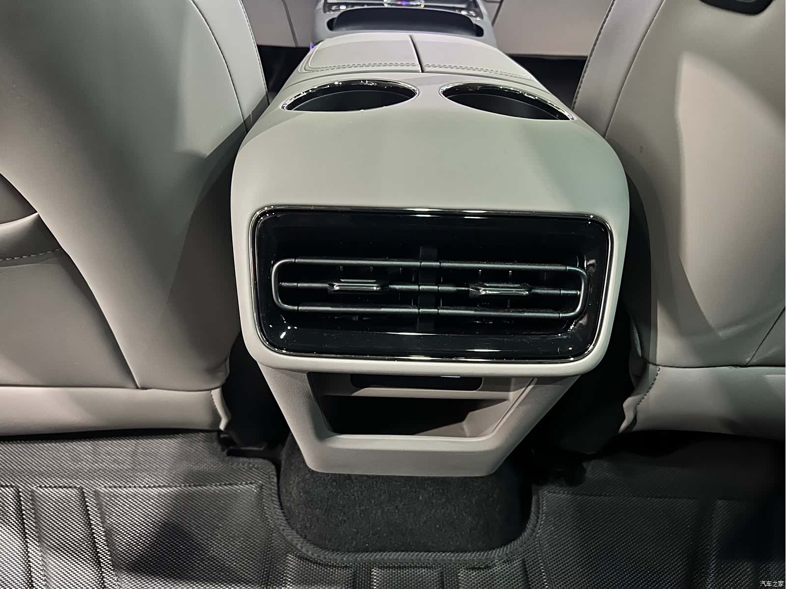 Geely 8, 2025 29