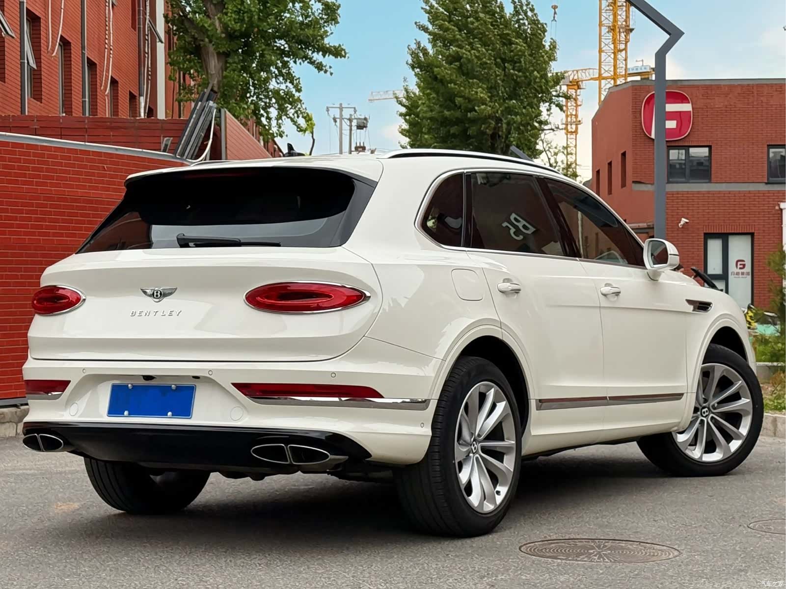 Bentley Bentayga, 2021 6