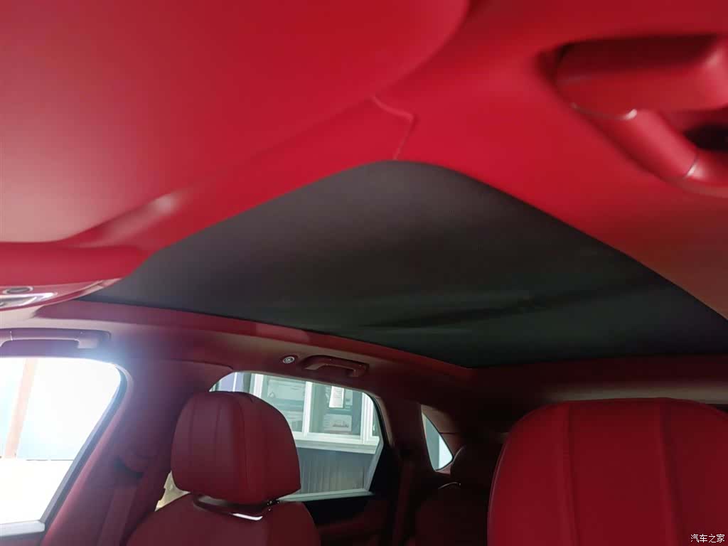 Bentley Bentayga, 2024 11